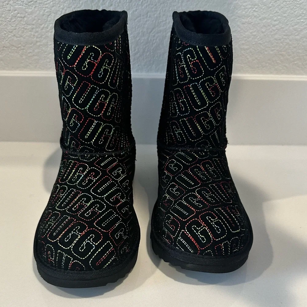 UGG Kids' Classic II Graphic Stitch Boots Black and Rainbow Girls Size 4 NEW